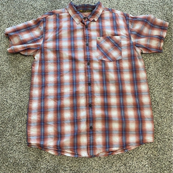 Legendary Whitetails button up short sleeve shirt. Size xl. - Picture 2 of 3